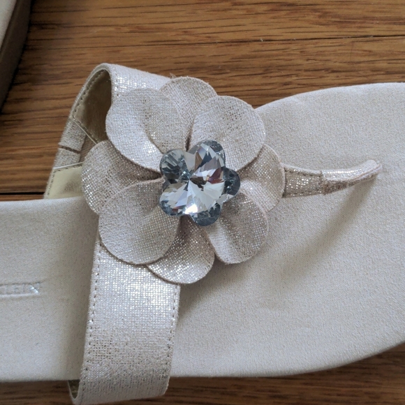 Cream Flower Sandals - Brand new! - Picture 6 of 7